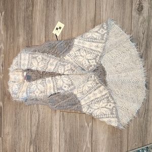 NWT Max Studio Girls sz 7-8 yrs Sweater Vest